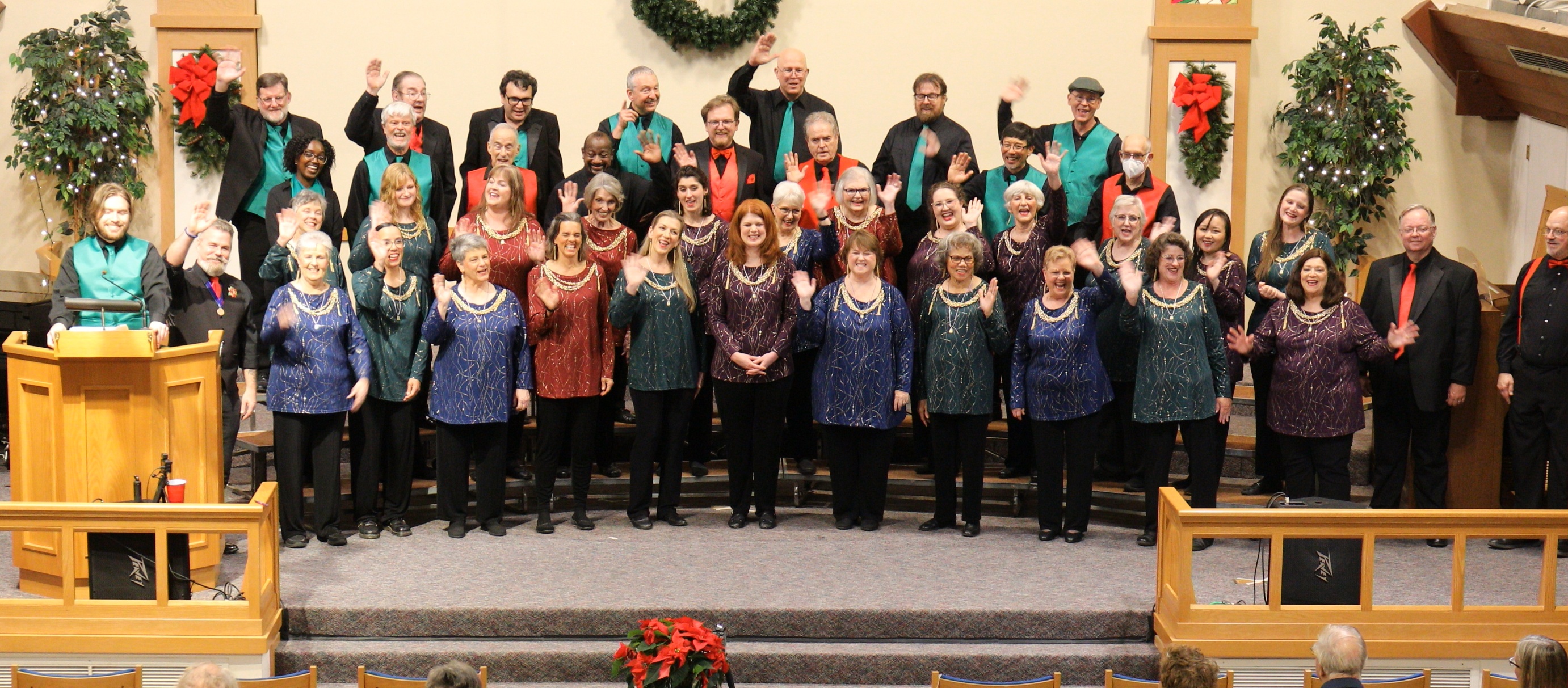 Photo of the joint GHSC and Barbergators Chorus saying "Happy Holidays!" at the end of Holliday Harmonies XII.